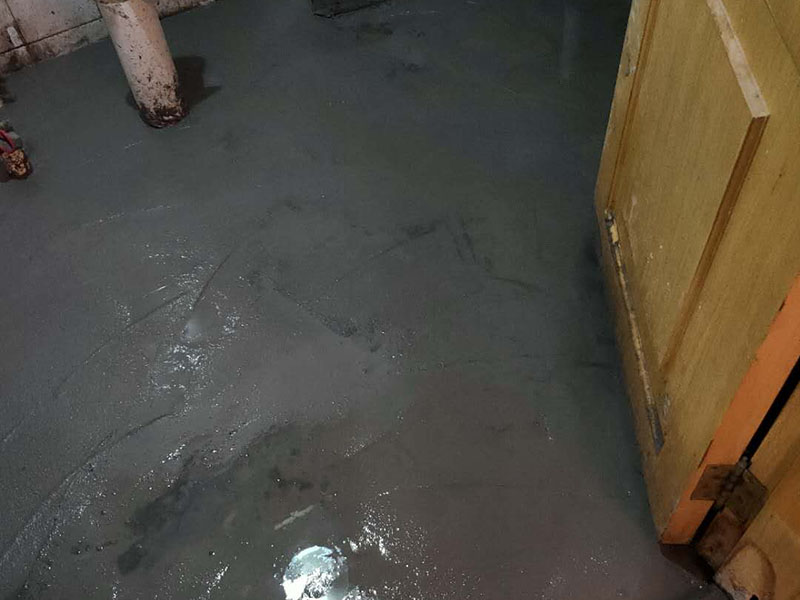 衛生間防水找平：在進行防水處理之前，一定先找平地面du。找平層施工方法：基面有空隙、裂縫、不平等缺陷的，用水泥砂漿修補抹平。使基面必須堅固、平整、干凈、無灰塵、油膩、蠟、脫模劑等以及其他碎屑物質。找平層干燥后方可進行防水層施工，施工期間應防火、防水。防水層完成后，要進行成品保護，不得上人走動。