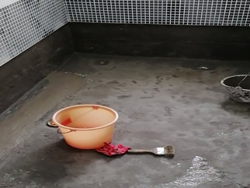 浴室防水貼磚裝修：一是墻磚應從下向上鋪貼,且一面墻不能一次貼到頂,接縫一般為1~3毫米; 二是鋪貼前要先處理墻面的平整,處理裂縫; 三是粘結材料的涂抹要中間稍高于四周,用橡膠錘敲擊表面以固定,這樣一來可以避免空氣積存于粘結層中。同時要進行水平檢測; 四是粘結材料要挑和適當,一般墻面水泥與沙比例為1:4,地面水泥與沙比例為1:32. 地面要打平。有一些土建地面是不平的,遇到這種情況大家應該把不平的地方用水泥沙漿鋪平。鋪設時可以用不同的色彩的瓷磚(較深色的)把周圍框起來,而框內的瓷磚用較淺色的。當然,廚房跟廁所的地面一定要有傾斜度,這樣是為了方便排水