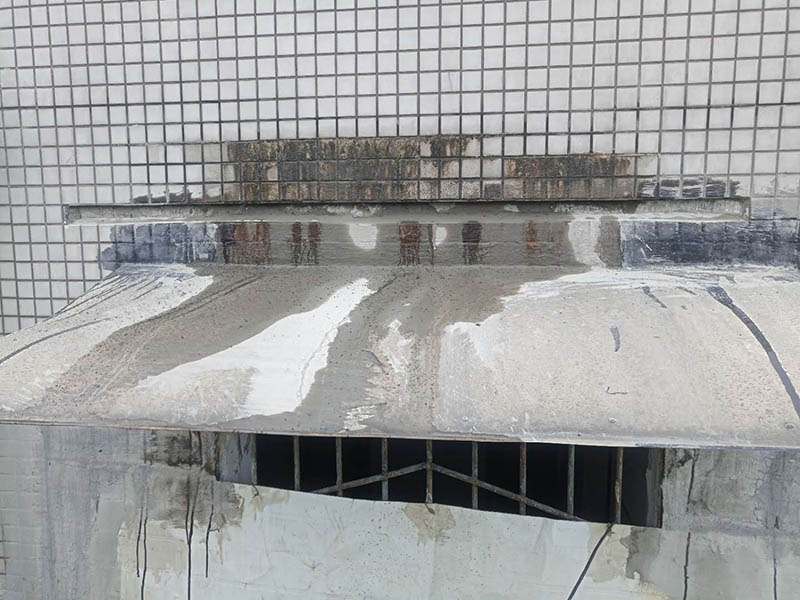 窗戶外墻防水切割：1、外墻防水不建議用防水涂料，防水涂料施工后需要做一層保護層；2、防水需要在水泥基面施工，如果貼了瓷磚，還需要把瓷磚鏟除再施工；3、外墻防水最好使用砂漿防水劑，做好后可以與原有的水泥基面形成一個整體，且不會被雨水中的酸、堿等物質破壞。