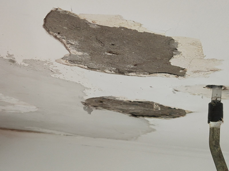 頂面墻面反水固化：1、表面處理：剛施工好的地面不要立馬涂地坪漆，地面灰塵、污漬要清理干凈；2、噴涂環(huán)氧封閉底涂料：如果地坪標(biāo)間有間隙，較為粗糙，要對(duì)地坪表面處理干凈再進(jìn)行涂抹；3、地坪漆配置：在地坪漆加入稀釋劑，使它滲透到地面內(nèi)層、增加防透性。