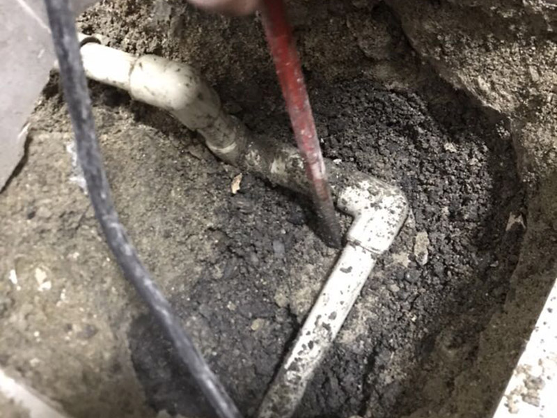 管道檢測更換維修：這個要取決于你的衛生間是否帶有沉箱。如果帶有沉箱，所有的排水口的管都是鋪設在沉箱下面，在通過沉箱的排水管通道排水總管去的，那樣我們只需要在沉箱里面的管道進行改動即可； 如果是不帶沉箱，一種辦法就是不夠過排水管的位置進行局部抬高，一種就是通過穿樓板將排水管放置在樓板下面進行改動鋪設，但是這個是要自建房或者別墅才能進行，如果是商品房做不了，必須得抬高，一般商品房都是沉箱了的。