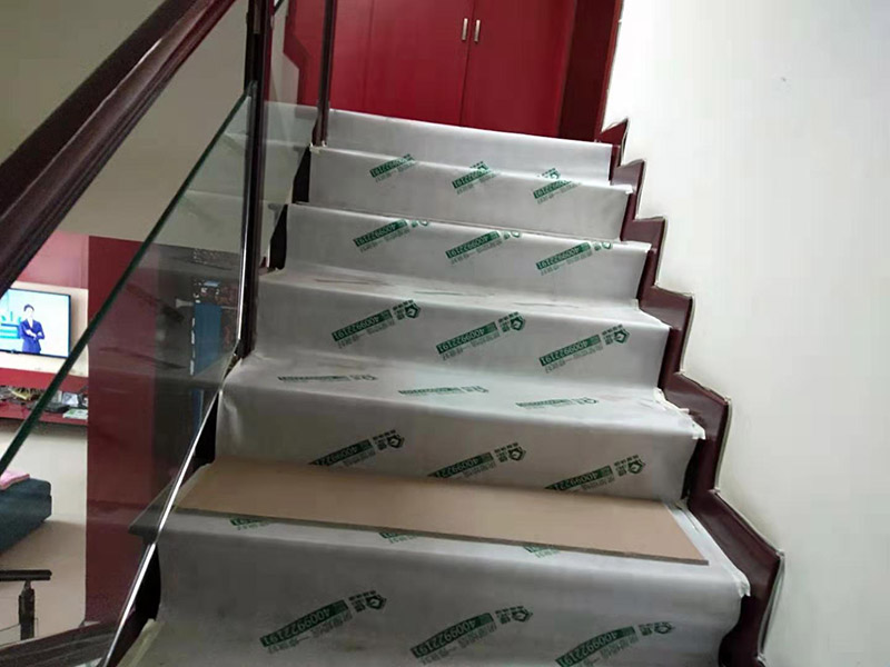 屋頂機器運建渣：建筑垃圾破碎過程通常包括建筑垃圾篩選操作，并且破碎部分的總和構成破碎的變臉流程。在粉碎過程中，通常使用兩個或三個破碎階段。兩級破碎過程分為兩部分：開放式和封閉式。建筑垃圾處理設備產品的破碎粒度應符合用戶要求，同時滿足要求，確保機器內部的正常運行不受影響。在建筑垃圾處理生產過程中，根據垃圾處理的類型和破碎粒度，破碎階段是更重要的階段。在毀壞建筑垃圾處理設備的過程中，一般來說，建筑垃圾破碎機的破碎是由初級破碎引起的。在破碎過程的兩個階段中，大量的垃圾處理使用閉路過程來工作。