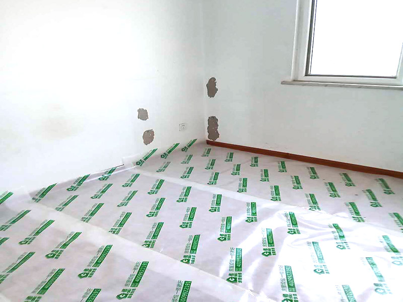 家具成品保護:各類裝修物料的進場、建筑裝修垃圾的清理都必須經過入戶門。在對物品進行搬運時，難免會與入戶門發生磕碰及摩擦。因此，在進行成品保護時，我們首先要做好入戶門的保護。 水電改造是基礎裝修，水電裝修的質量好壞，直接決定著后期的施工和使用。因此，在進行水電改造時，同樣需要做好成品保護工作。水電改造完成后，應當對各種管線進行規范的固定，以防脫落;對裸露的線頭要進行包裹，以防發生觸電的危險;做好地面裸線管的固定和保護，防止被踩壞。同時，在搬運物料時，也不要破壞地面鋪設的管線。 進行裝修施工時，磁環邊鋪邊勾縫，在崗鋪設的瓷磚、地板上堆放雜物、走動踩踏，地板沒有使用成品保護膜覆蓋等都會影響瓷磚及地板的鋪貼效果，使瓷磚出現施工質量問題。