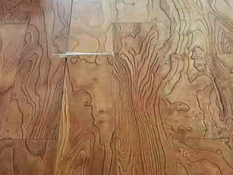 木地板維修翻新：把地板裂縫中的灰塵清理干凈，裂縫周邊貼上美紋紙。用注射器把安環密封膠填滿裂縫，用刮板刮平，美紋紙揭掉。修補材料固化后，一定要有彈性，室內溫度變化裂縫大小會變化；固化后會因裂縫漲縮產生脫落或開裂不能防塵。
