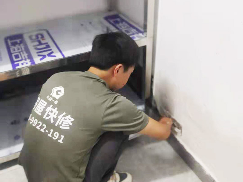 局部墻面膩?zhàn)诱移? width=