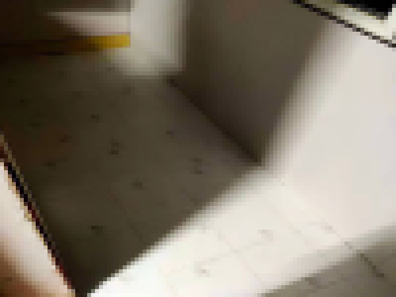  衛生間貼瓷磚多少錢不能一概而論，因為瓷磚的品牌，尺寸不同，價格自然不同。因此貼起來也是不同的，所以衛生間貼瓷磚多少錢還要看裝修公司的具體報價表了。或者可以直接半包自己訂瓷磚，然只早人工服務價格就會實惠且明確一些。