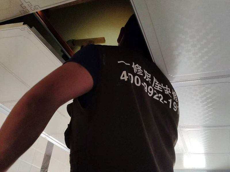 衛生間天花板維修該找誰，武漢維修公司如何維修天花板