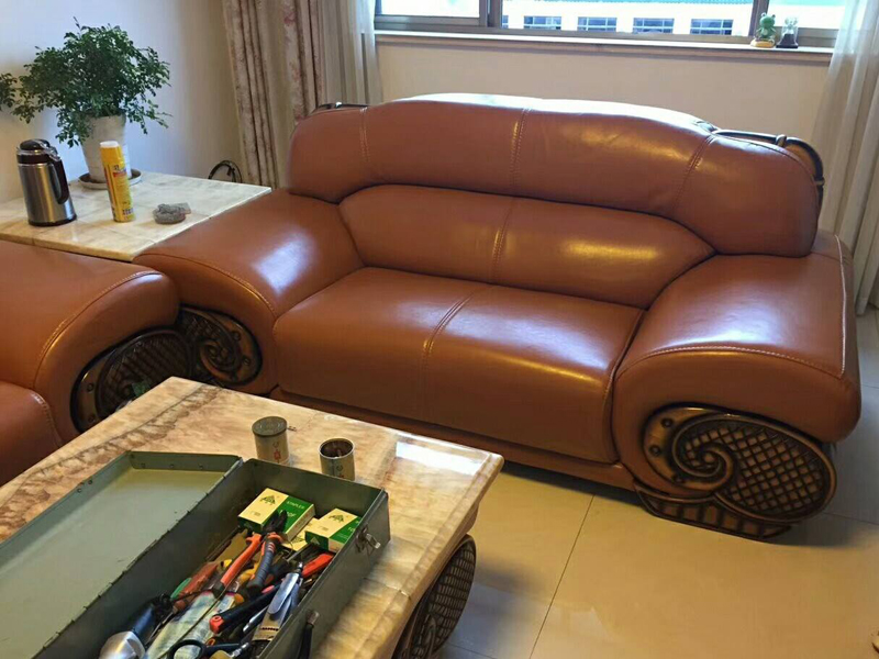 舊沙發別忙扔，沙發換皮是勤儉持家的不二之選，自己翻新沙發也行