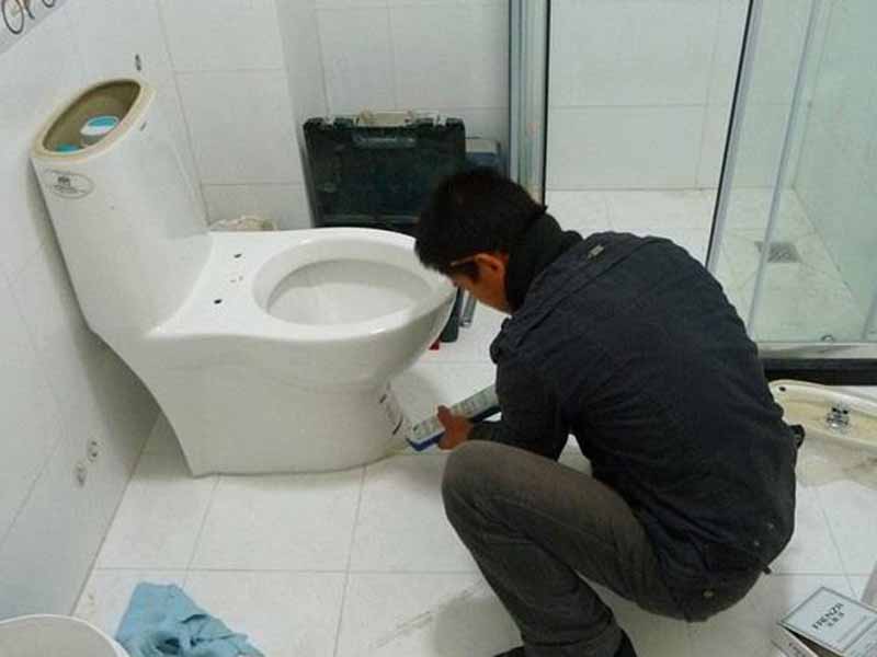 疏通馬桶廁所堵了怎么做？來看看專業師