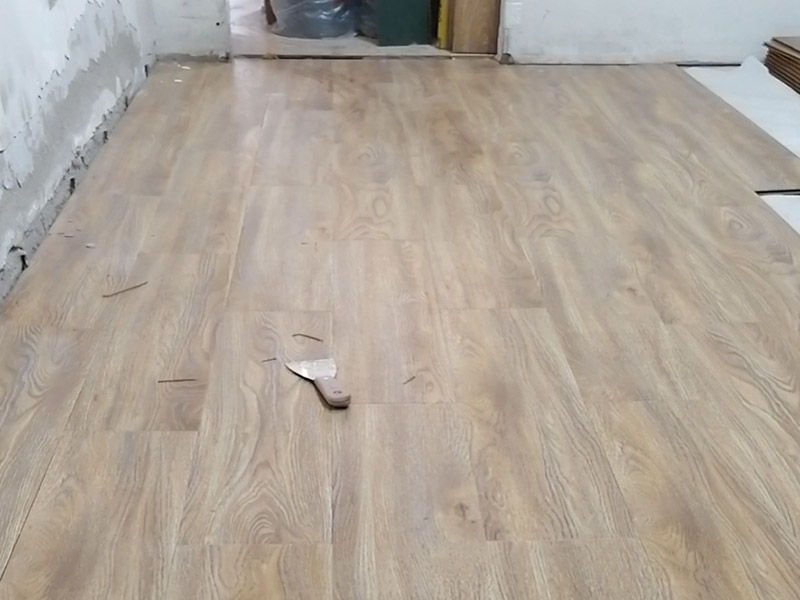 地磚上能直接鋪地板嗎？